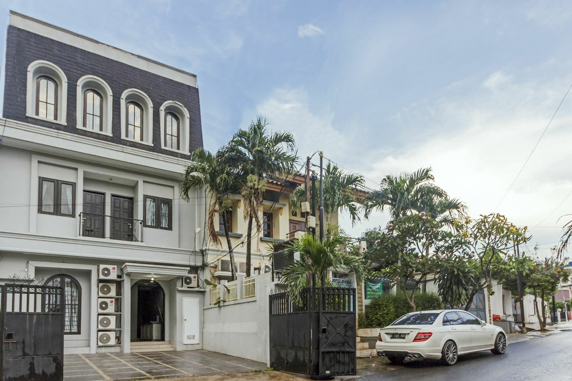 Oyo 105 La Maison D Ilona Cakarta Dış mekan fotoğraf