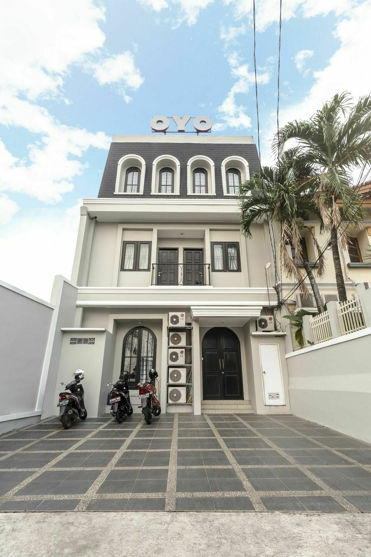 Oyo 105 La Maison D Ilona Cakarta Dış mekan fotoğraf